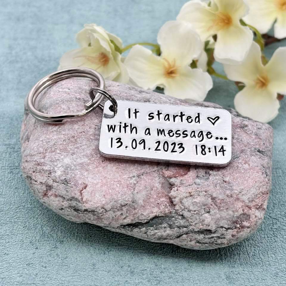 'It Started With A MESSAGE' Couple's Keyring