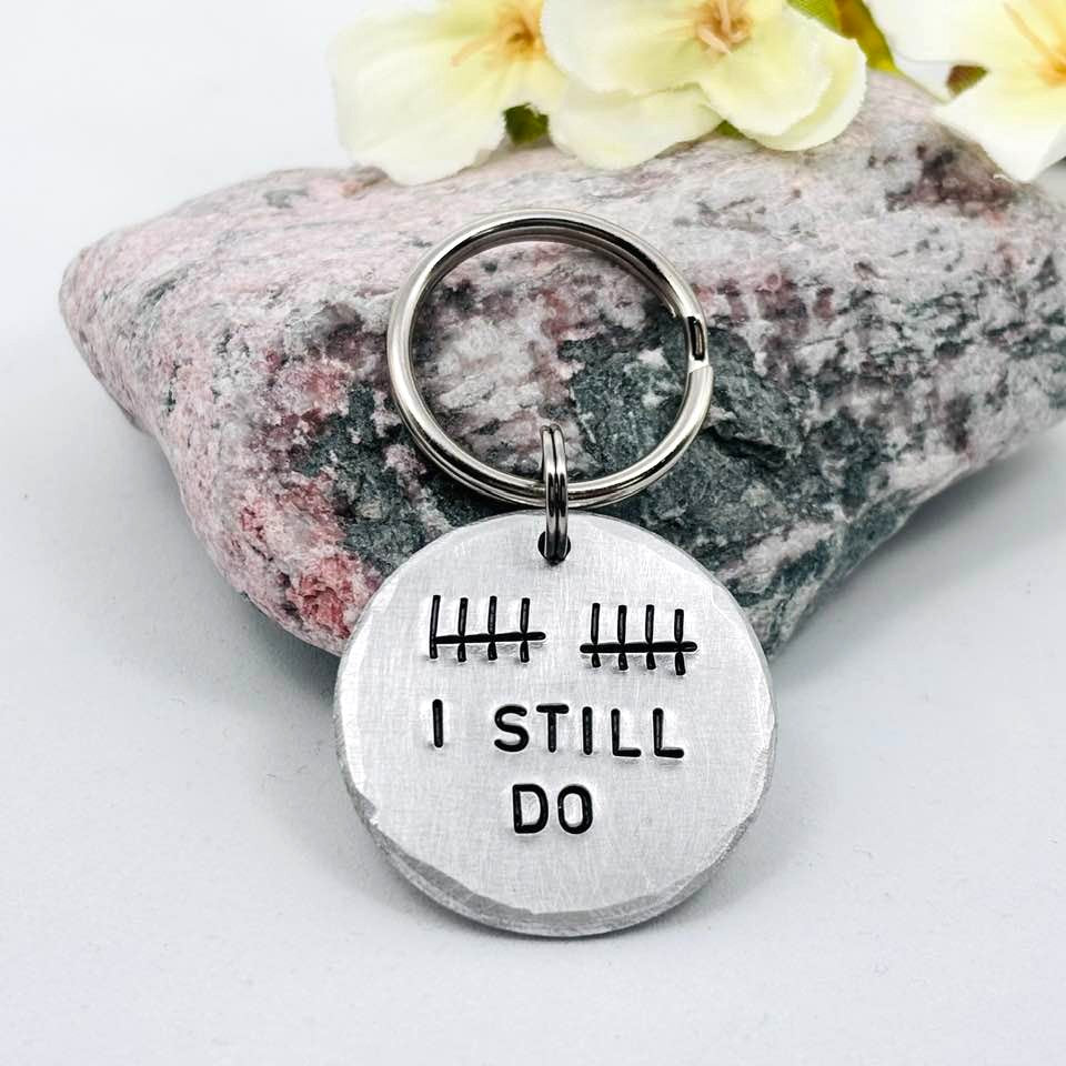10th Anniversary Aluminium Keyring, Tally Mark "I Still Do", 10 Years Wedding Keepsake for Husband or Wife