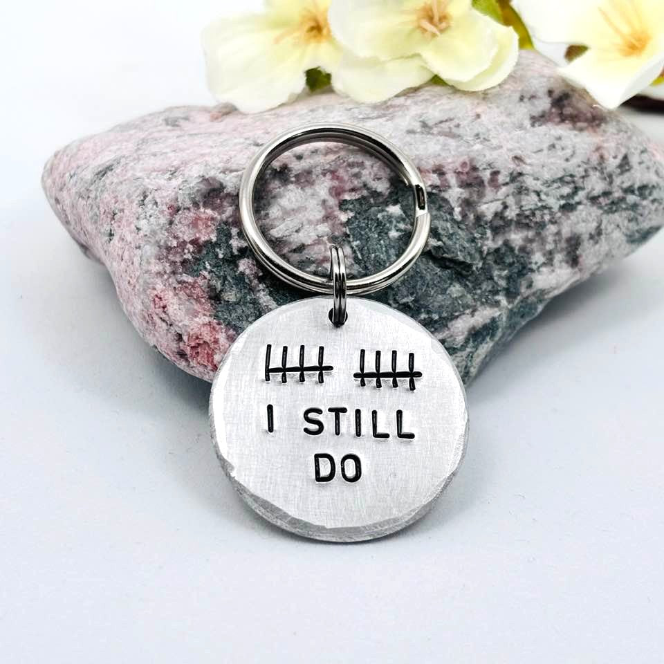 10th Anniversary Aluminium Keyring, Tally Mark "I Still Do", 10 Years Wedding Keepsake for Husband or Wife